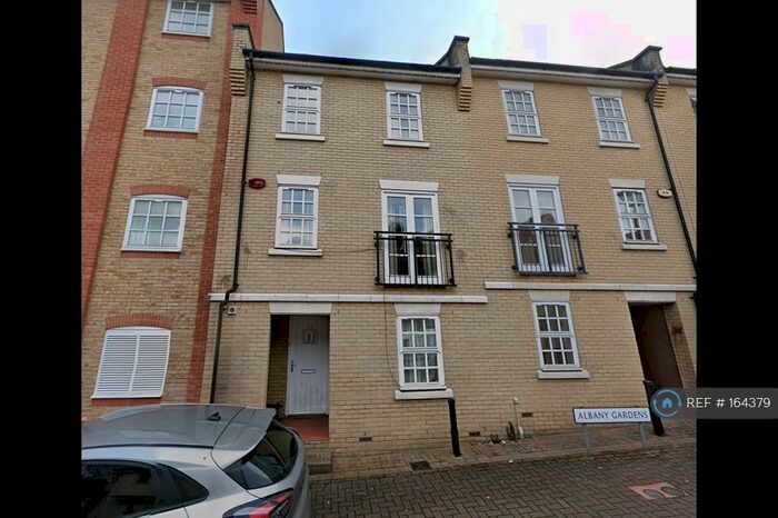 5 Bedroom Terraced House To Rent In Albany Gardens, Colchester, CO2