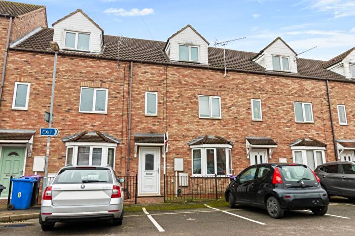 3 Bedroom Terraced House For Sale In Parish Mews, Gainsborough, Lincolnshire, DN21