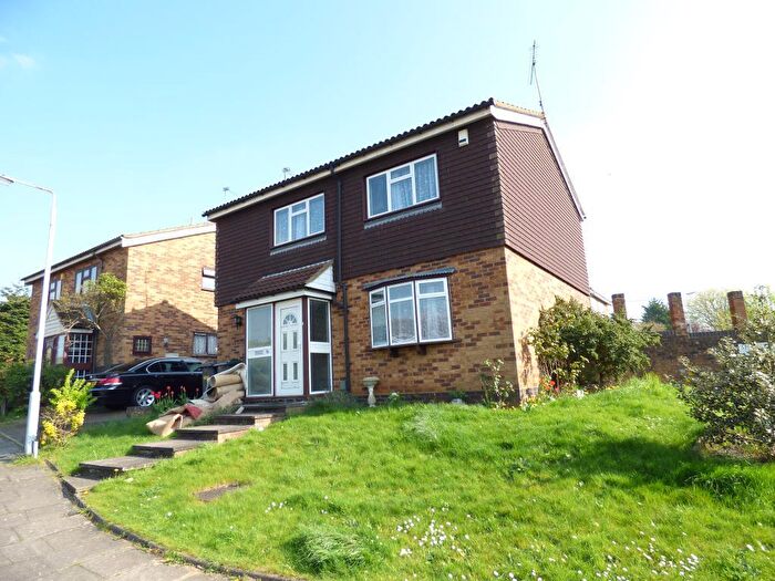 3 Bedroom Detached House To Rent In Shanklin Close, Luton, LU3