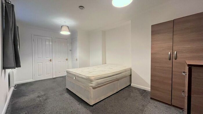 Studio To Rent In Stanley Road, Sutton, Surrey, SM2