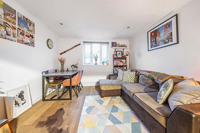 1 Bedroom Flat To Rent In Haynes Close, Southgate, London, N11