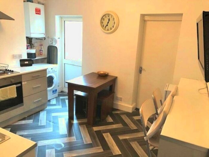 4 Bedroom Terraced House To Rent In Romney Street, Salford, M6