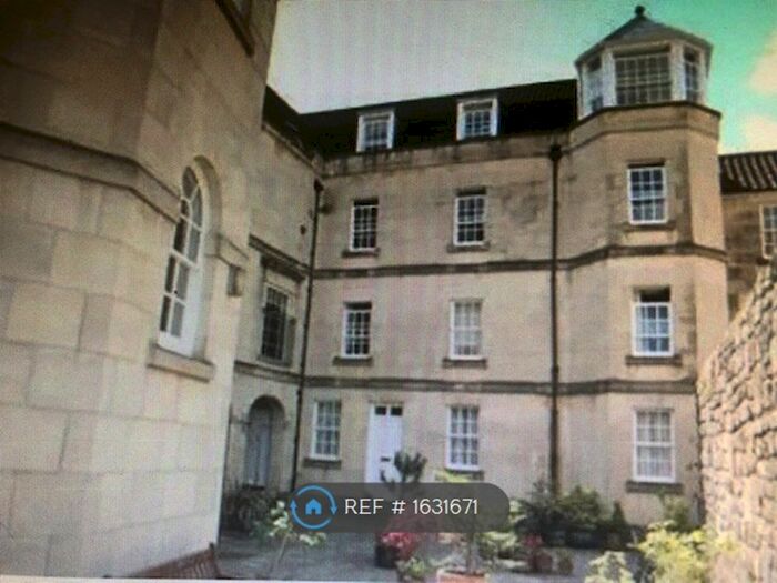 3 Bedroom Flat To Rent In Bartletts Court, Bath, BA2