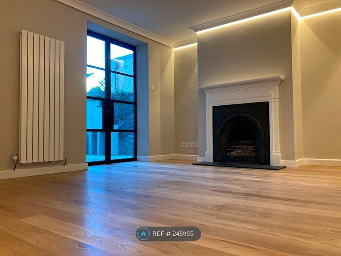 2 Bedroom Flat To Rent In Greenwich, London, SE10