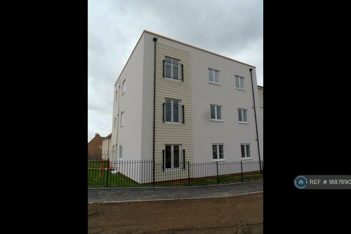 2 Bedroom Flat To Rent In Great Mead, Yeovil, BA21