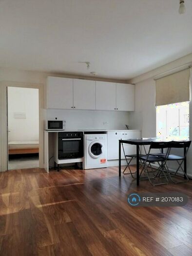 1 Bedroom Flat To Rent In Connaught Road, Reading, RG30