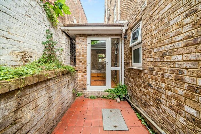 1 Bedroom Flat To Rent In Sutherland Road, West Ealing, London, W13