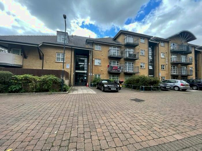 2 Bedroom Flat To Rent In Old Kenton Lane, Kingsbury, NW9