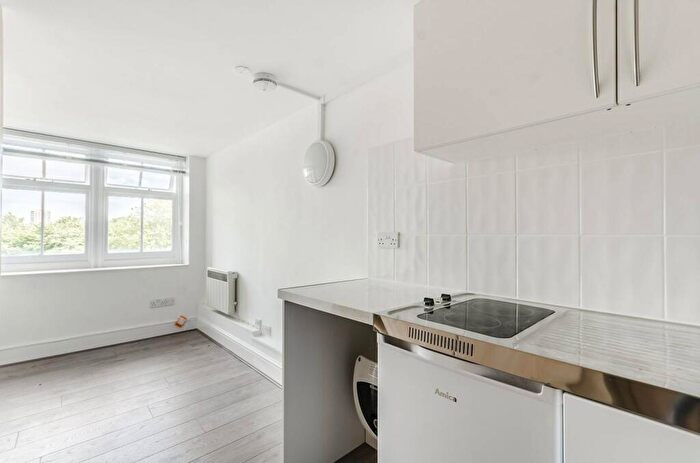 Studio To Rent In Este Road, Clapham Junction, London, SW11