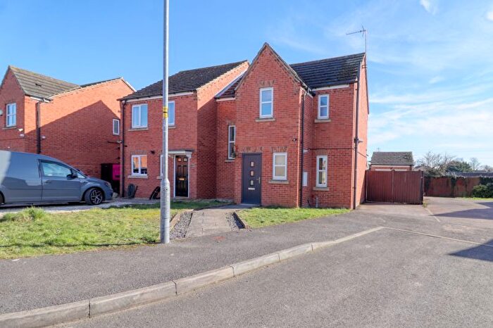 3 Bedroom Semi-detached House To Rent In Queens Drive, Crowle, DN17
