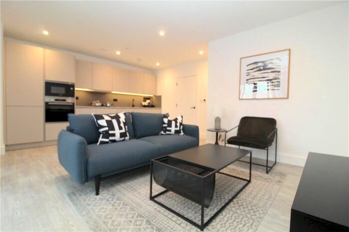 2 Bedroom Flat To Rent In Station Road, Croydon, CR0