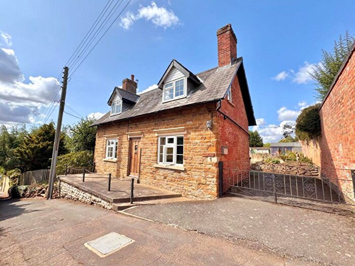 3 Bedroom Detached House For Sale In Ivy Cottage, Church Walk, Eaton, NG32