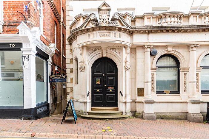 2 Bedroom Flat To Rent In High Street, Cowes, PO31