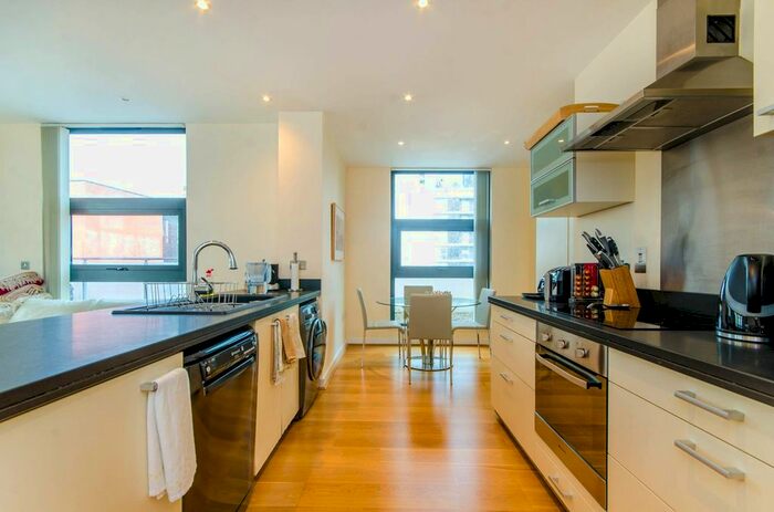 2 Bedroom Flat To Rent In Manilla Street, Canary Wharf, London, E14