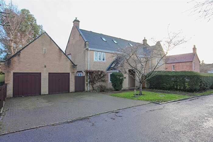 6 Bedroom Detached House To Rent In Little Paddock, Fringford, Bicester, OX27
