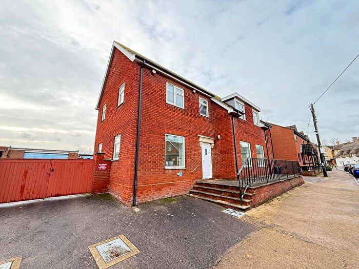 4 Bedroom Semi-Detached House To Rent In High Street, Harrold, MK43