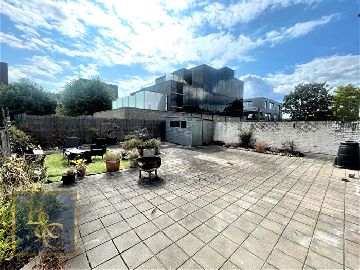 2 Bedroom Apartment To Rent In Camden Road, London, NW1