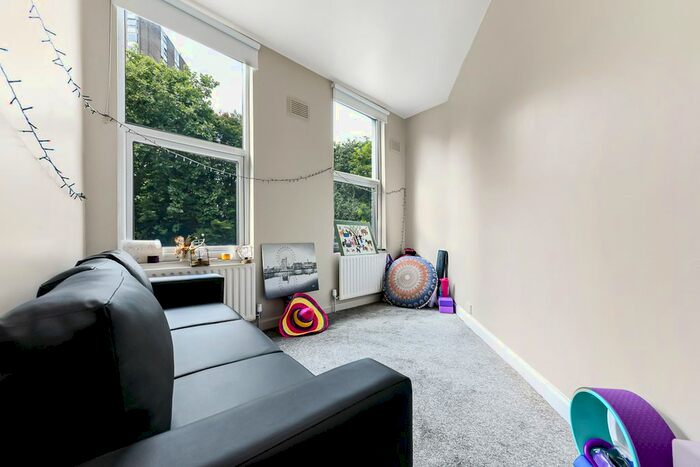 2 Bedroom Flat To Rent In Falcon Road, Clapham Junction, SW11