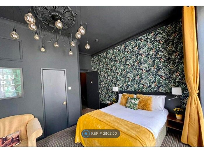 1 Bedroom Flat To Rent In Hotel Rooms Ensuite, Brighton, BN2
