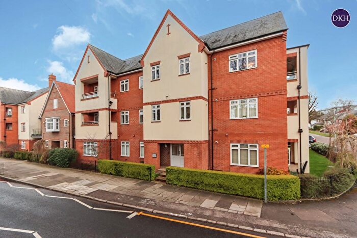 2 Bedroom Flat For Sale In High Street, Rickmansworth, Hertfordshire, WD3