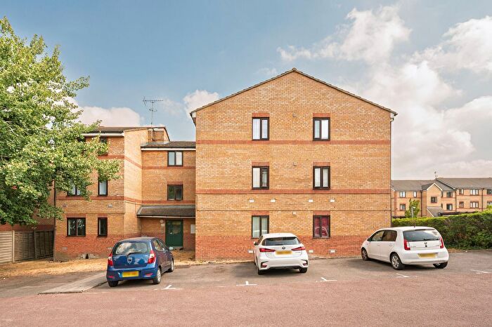 1 Bedroom Flat For Sale In Draycott Close, Cricklewood, London, NW2
