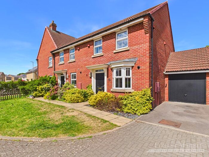 3 Bedroom End Of Terrace House For Sale In Dragonfly Close, Frome, BA11