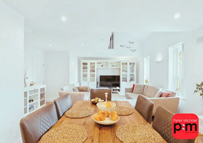 3 Bedroom Apartment To Rent In Princess Park Manor, Friern Barnet, N11