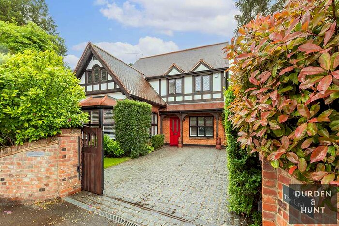 5 Bedroom Detached House To Rent In High Road, Loughton, IG10
