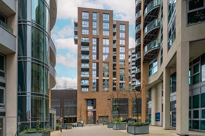 2 Bedroom Flat To Rent In York Road, Battersea, SW11