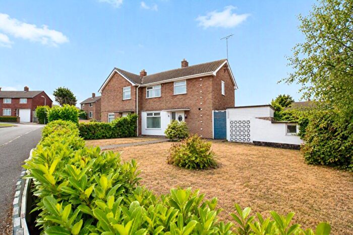 3 Bedroom Semi-Detached House For Sale In Clumber Avenue, Rainworth, Mansfield, Nottinghamshire, NG21