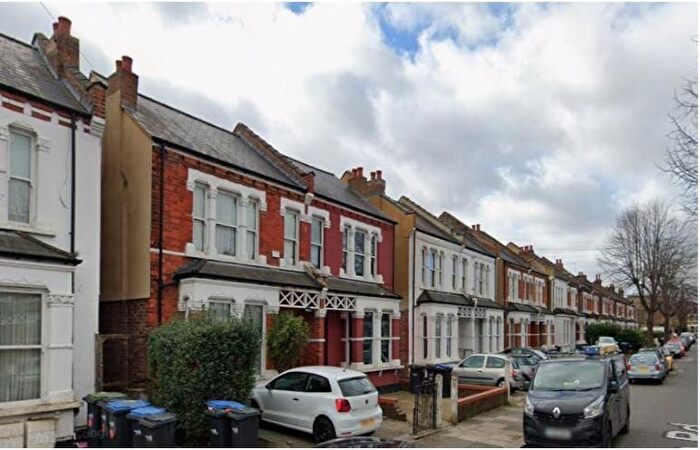 2 Bedroom Flat To Rent In Elmdale Road, Arnos Grove, Finchley, Trent Park, Palmers Green, London, N13