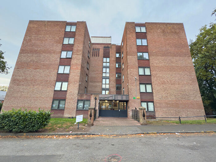 3 Bedroom Flat For Sale In Apartment Benwell Close, Benwell Grange, Newcastle Upon Tyne, NE15