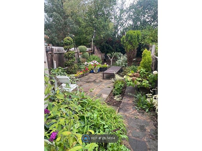 2 Bedroom Maisonette To Rent In Millway, London, NW7