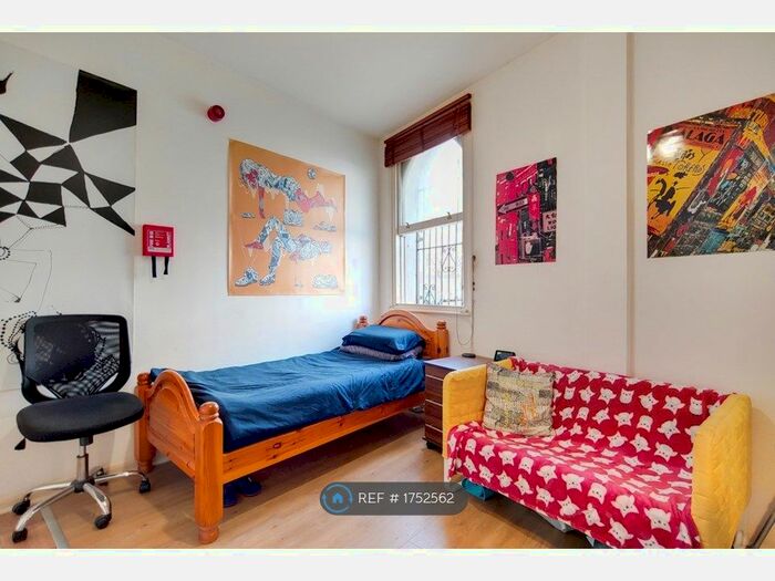 Studio To Rent In Campdale Road, London, N7