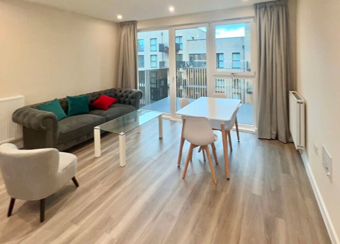 2 Bedroom Flat To Rent In Green Ferry Way, Walthamstow, E17