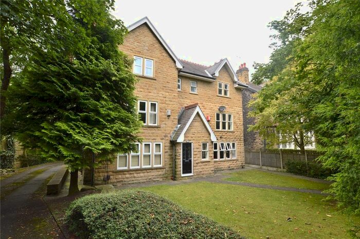 3 Bedroom Flat To Rent In Springwood Road, Leeds, West Yorkshire, LS8