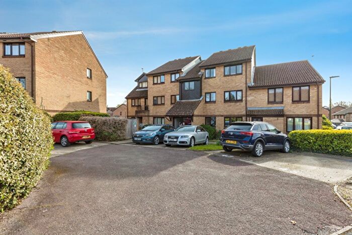 2 Bedroom Flat For Sale In Manor Fields, Horsham, RH13