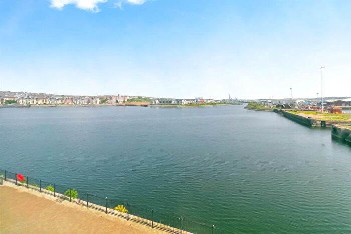 2 Bedroom Flat For Sale In Ffordd Y Dociau, Barry, CF62