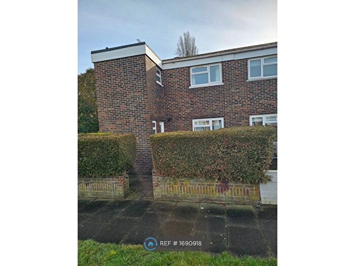 3 Bedroom End Of Terrace House To Rent In Milton Close, Basingstoke, RG24