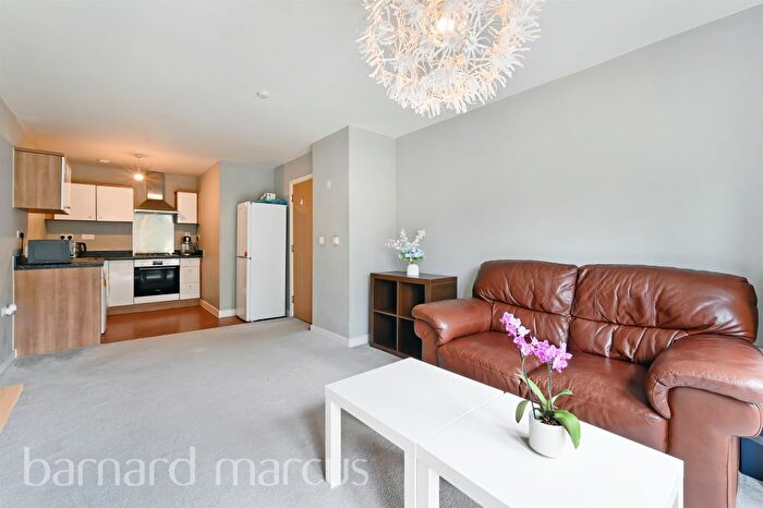 1 Bedroom Flat For Sale In Hemlock Close, London, SW16