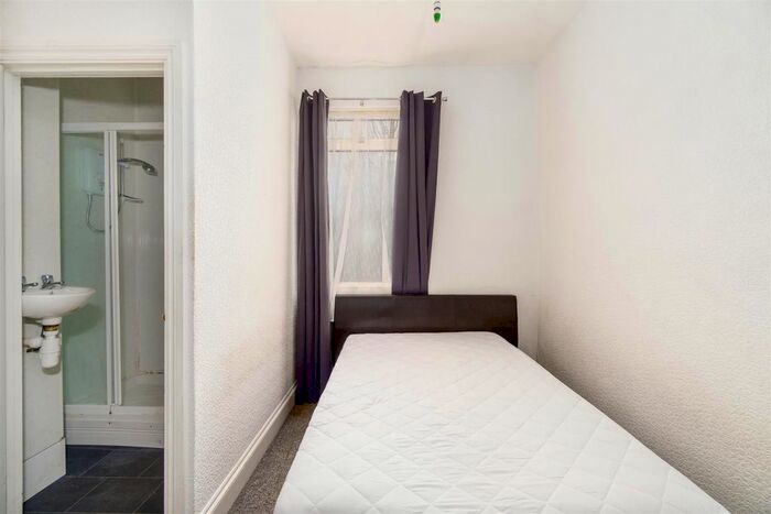 1 Bedroom Flat To Rent In Admiralty Street, Keyham, Plymouth, PL2