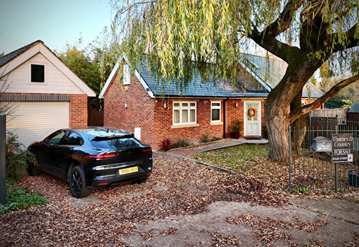 3 Bedroom Detached House For Sale In Park View Cottage, Furlong Close, Bourne End, SL8