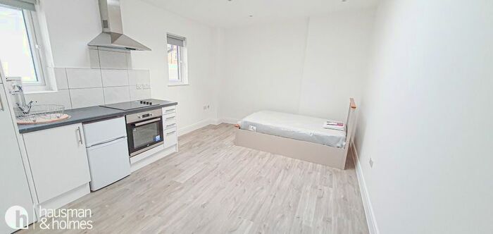 Studio To Rent In Church Road, London, NW4