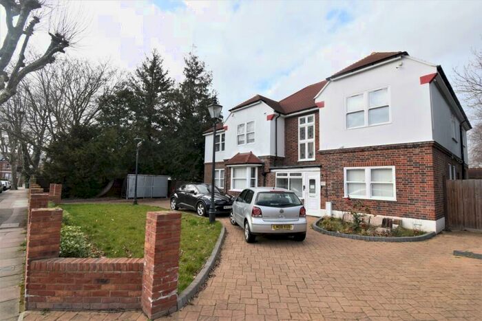 2 Bedroom Flat To Rent In Penerley Road London, SE6