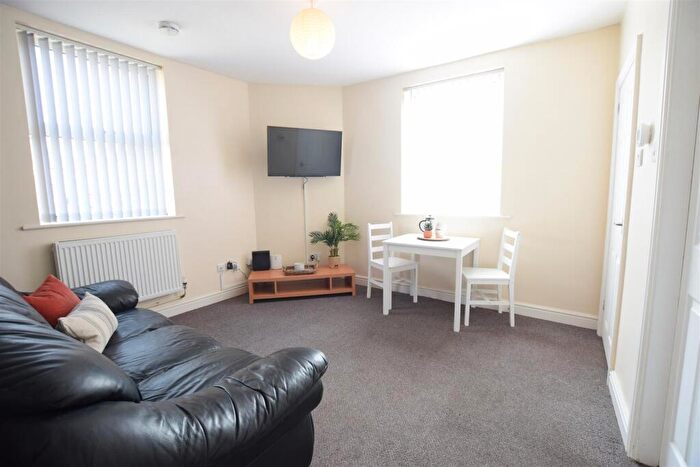 2 Bedroom Apartment To Rent In Gresham Street - Bed Student Apartment - /, LN1