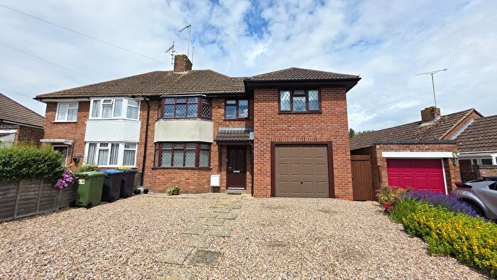 3 Bedroom Semi-Detached House For Sale In Tudor Lane, Southam, CV47