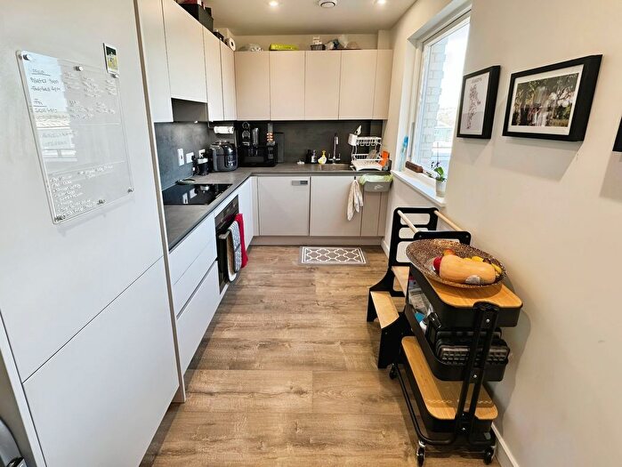 2 Bedroom Flat To Rent In Meadowview Close, Archer Apartments Meadowview Close, HA1