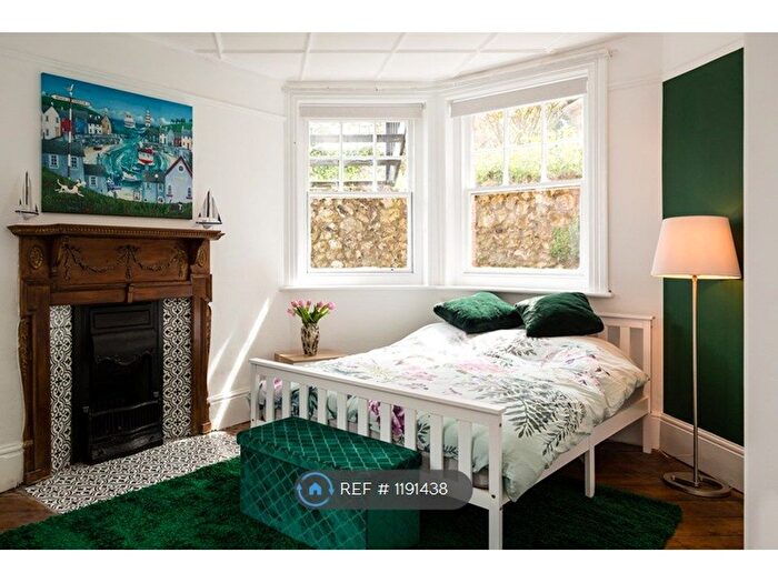 3 Bedroom Flat To Rent In South Cliff Avenue, Eastbourne, BN20