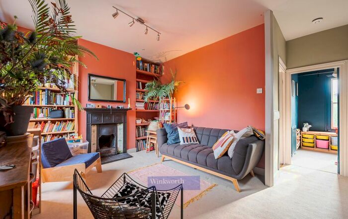 2 Bedroom Flat To Rent In Aylesbury Road, London, SE17