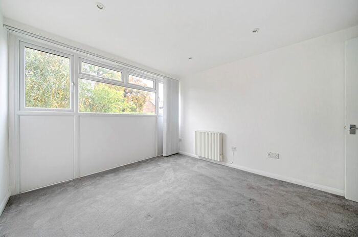 2 Bedroom Flat For Sale In Damon Close, Sidcup, DA14